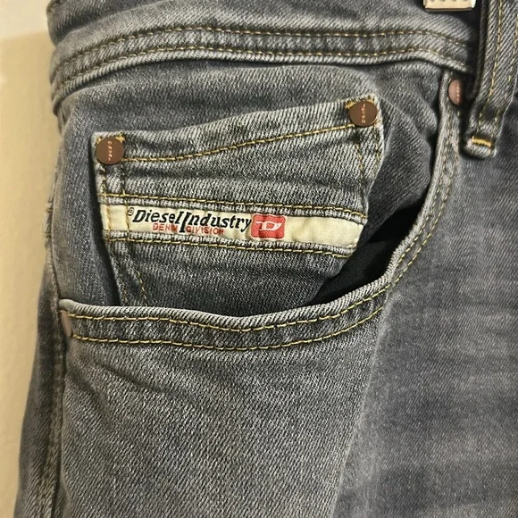 EUC Diesel Men’s Safado Gray Slim Straight Jeans